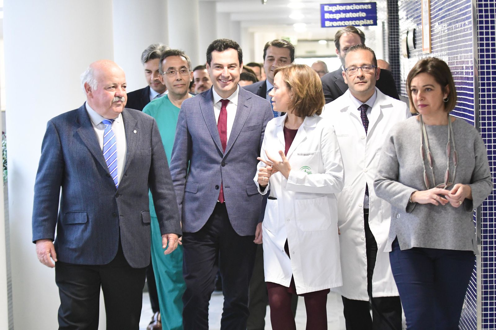 Jesús Aguirre, Valle García e Isabel Ambrosio acompañan a Juanma Moreno.