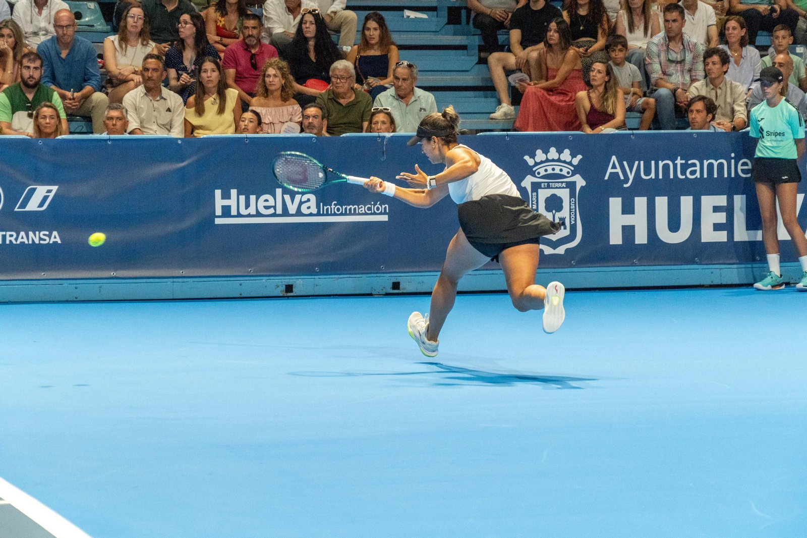 Imágenes de la final femenina de la Copa del Rey de tenis de Huelva entre Jesica Bouzas y Paula Badosa