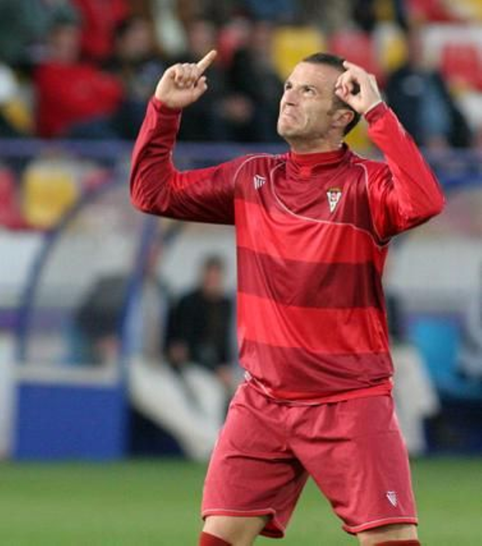 Pepe Díaz celebra su gol, el del honor. / LOF