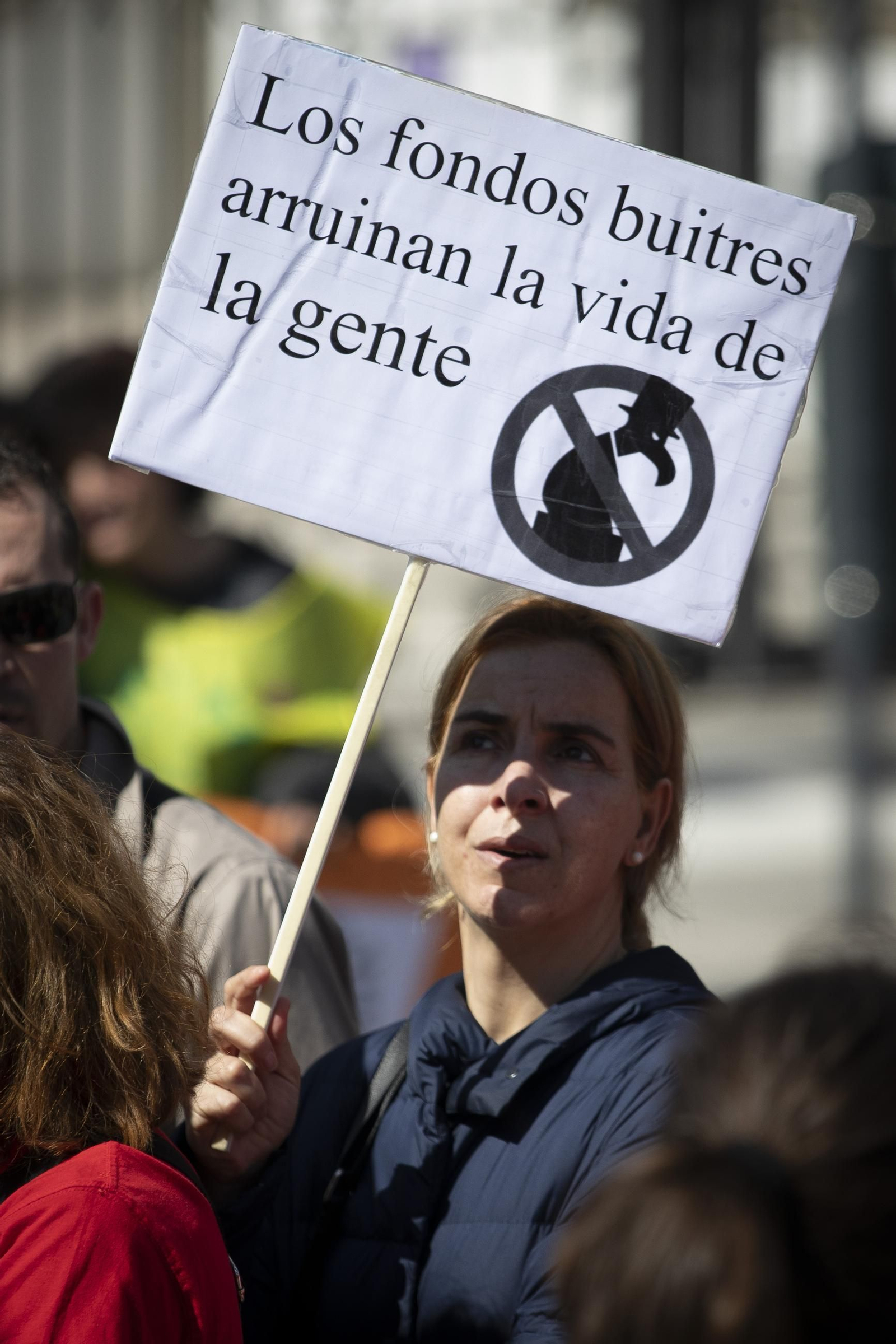 Todas las imágenes de la manifestación contra "el negocio de la vivienda" en Granada
