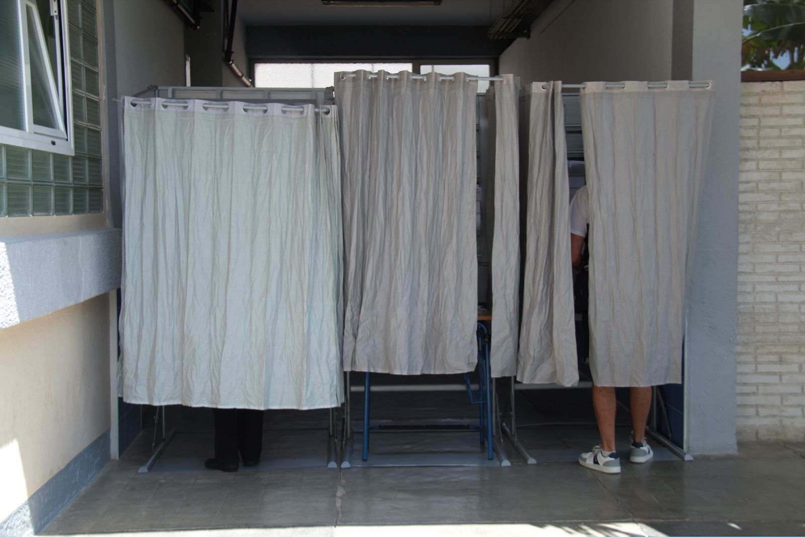 Fotos: así está votando la Costa de Granada en el inicio de las elecciones municipales 2023