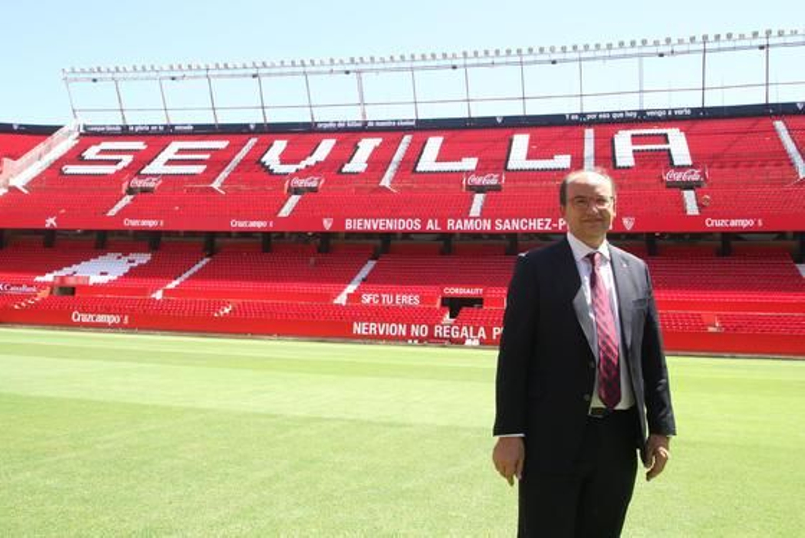José Castro presenta la nueva grada del Sánchez-Pizjuán

Foto: Belén Vargas