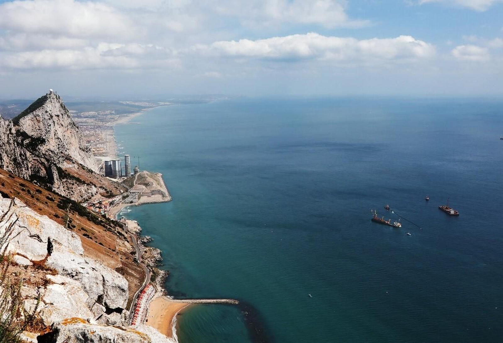 El 'OS 35', en la cara este del Peñón.