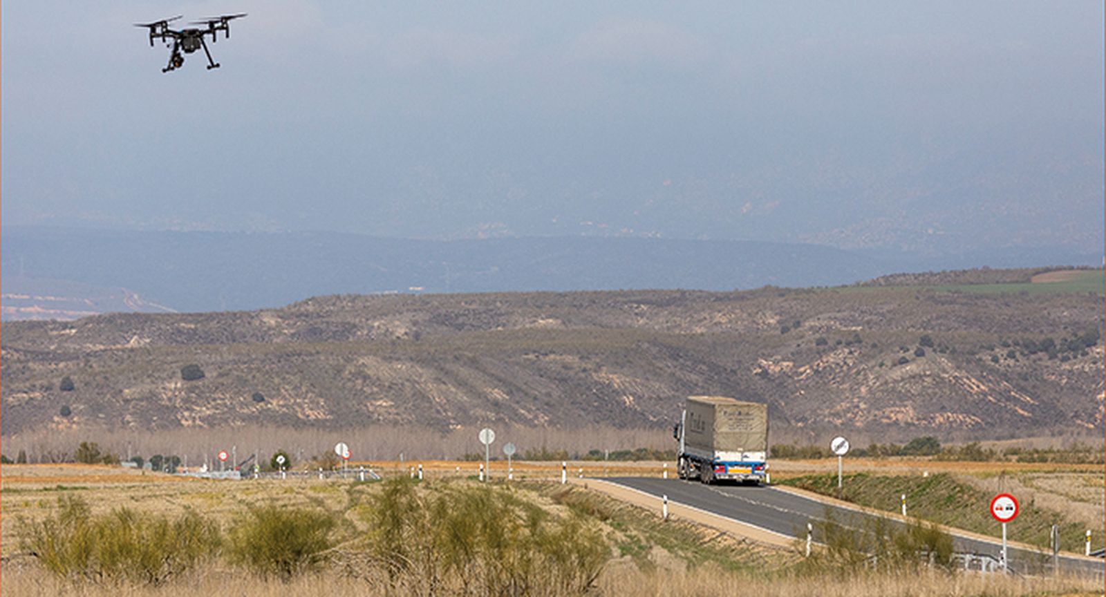 Dron de la DGT vigilando una carretera