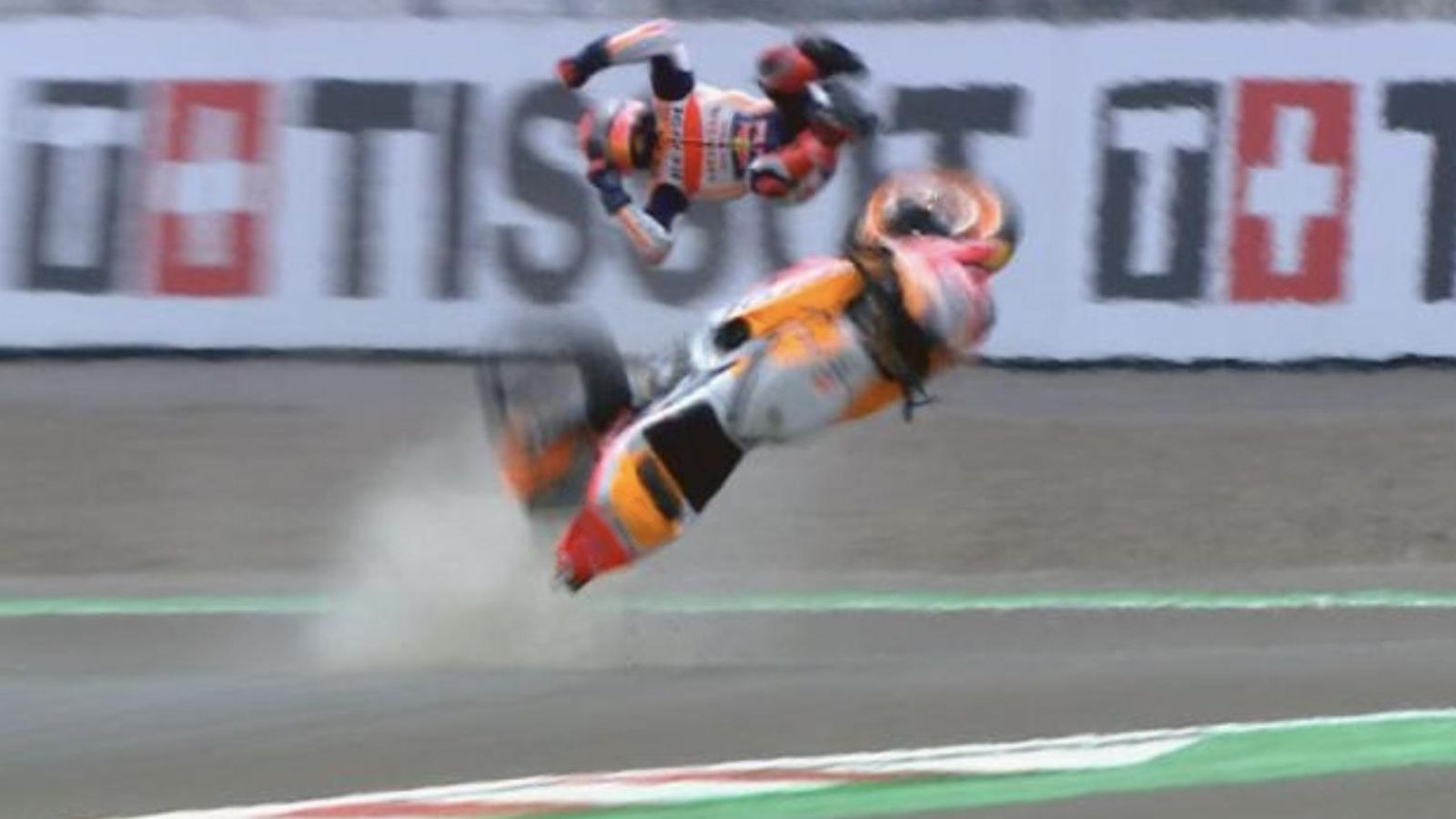 Márquez, lanzado por los aires por su Honda.