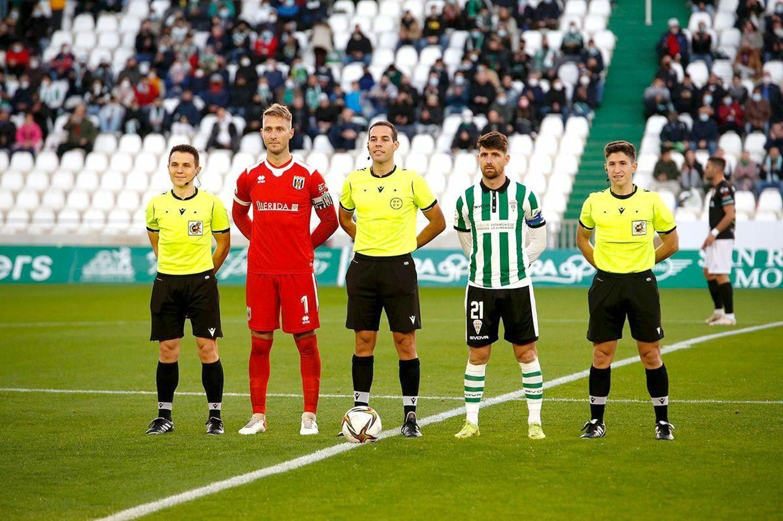 Morona del Campo, en el centro, dirigirá al Recre por primera vez.