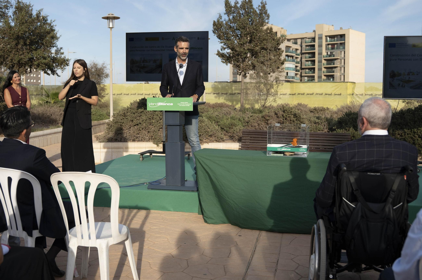 Las imágenes de la primera piedra del centro de día ocupacional Juan Goytisolo de Verdiblanca en Almería