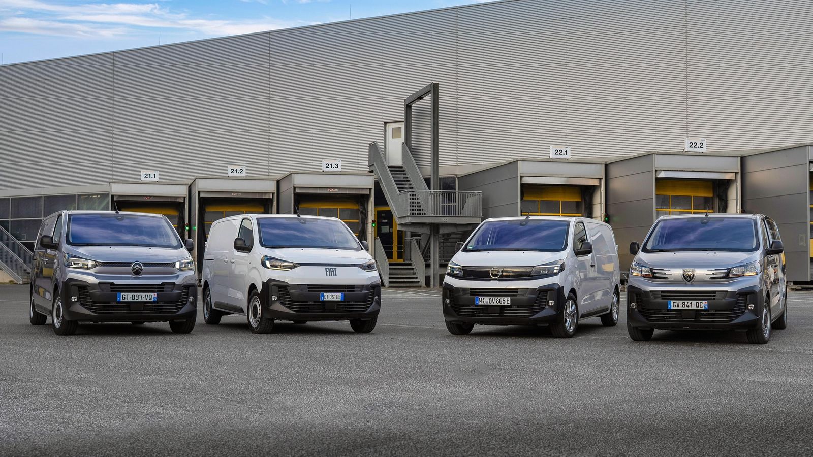 En la gama media se compatibilizan dos tipos de sistemas de propulsión eléctricos: con baterías o con una pila de combustible alimentada por hidrógeno.