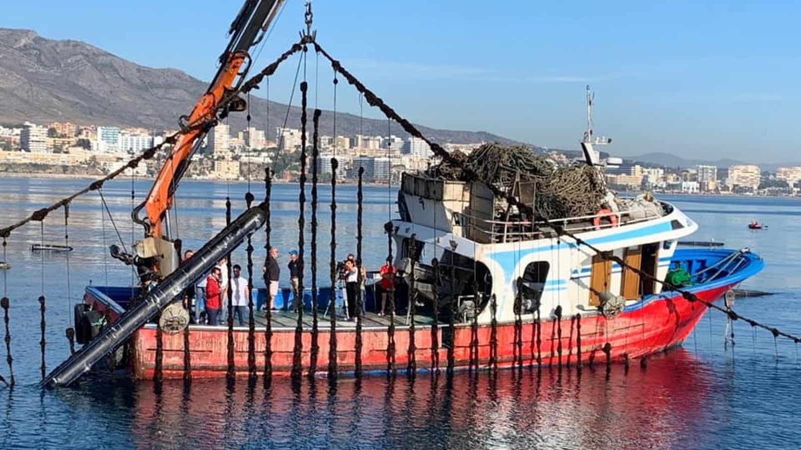 Criadero de mejillón en la playa de La Carihuela.