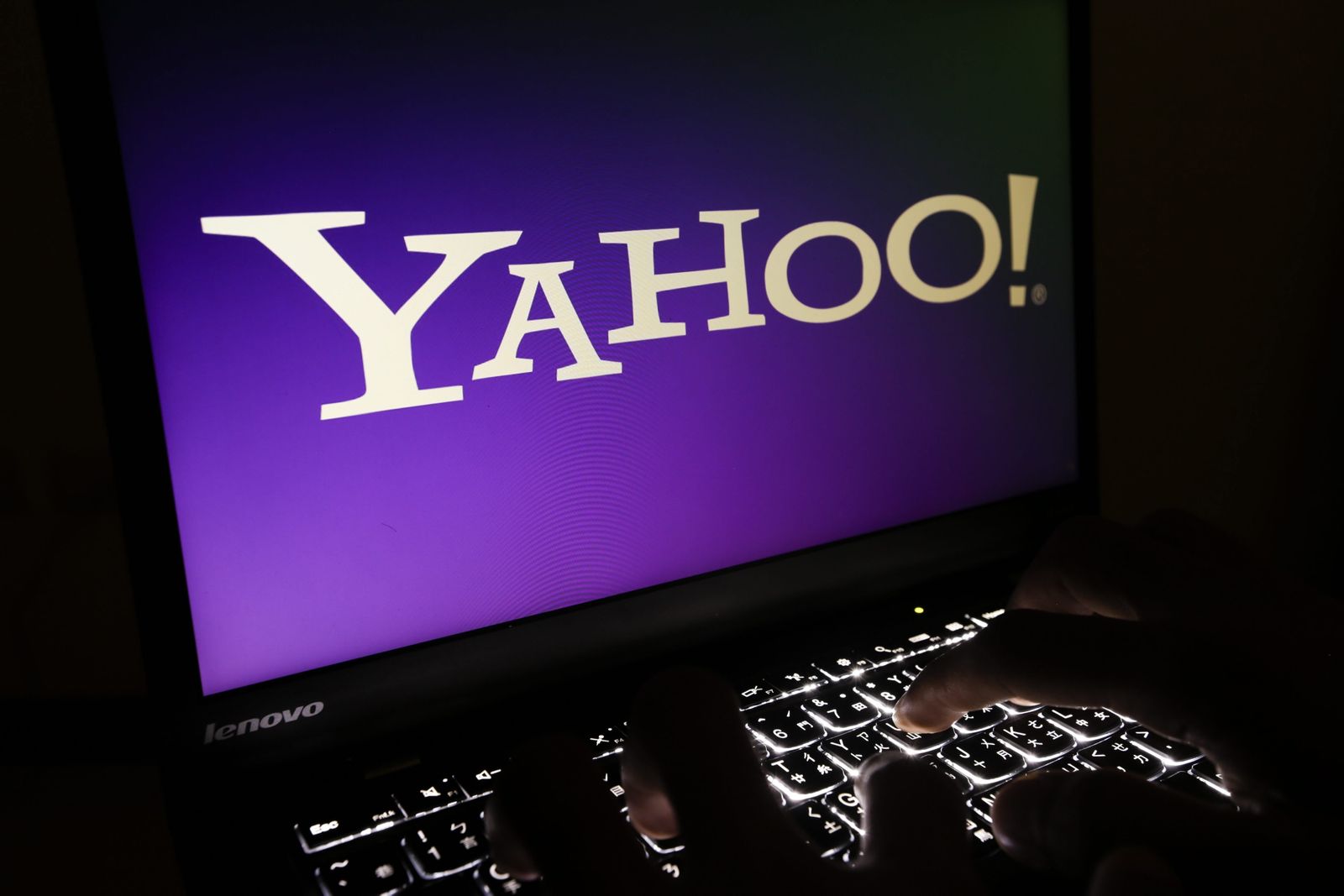 Logo de Yahoo en una pantalla de ordenador.