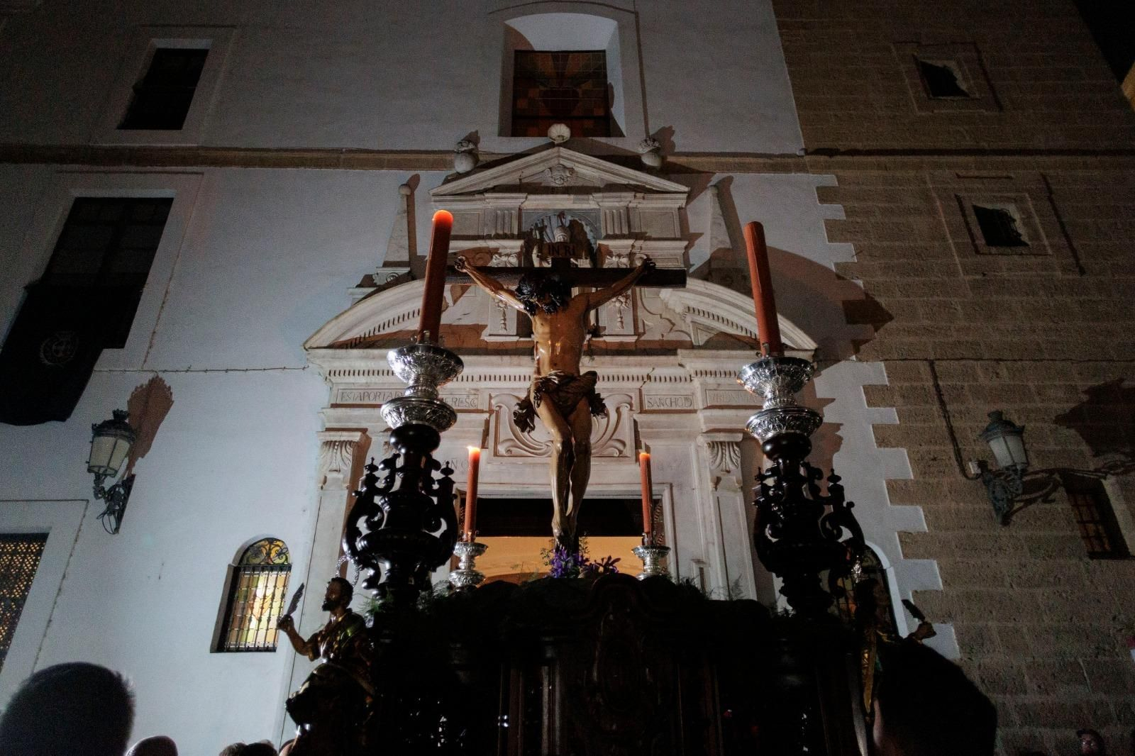 Las imágenes de la cofradía de la Buena Muerte en la Semana Santa de Cádiz 2023