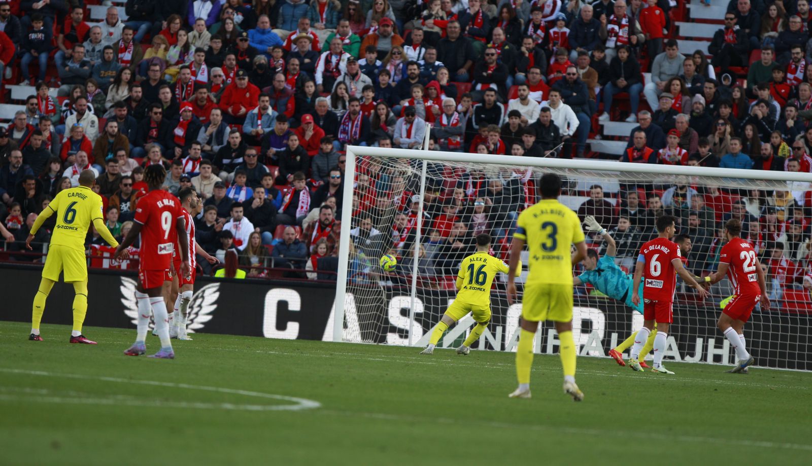 Imágenes de la derrota de la U.D. Almería ante el Villarreal por 0 a 2