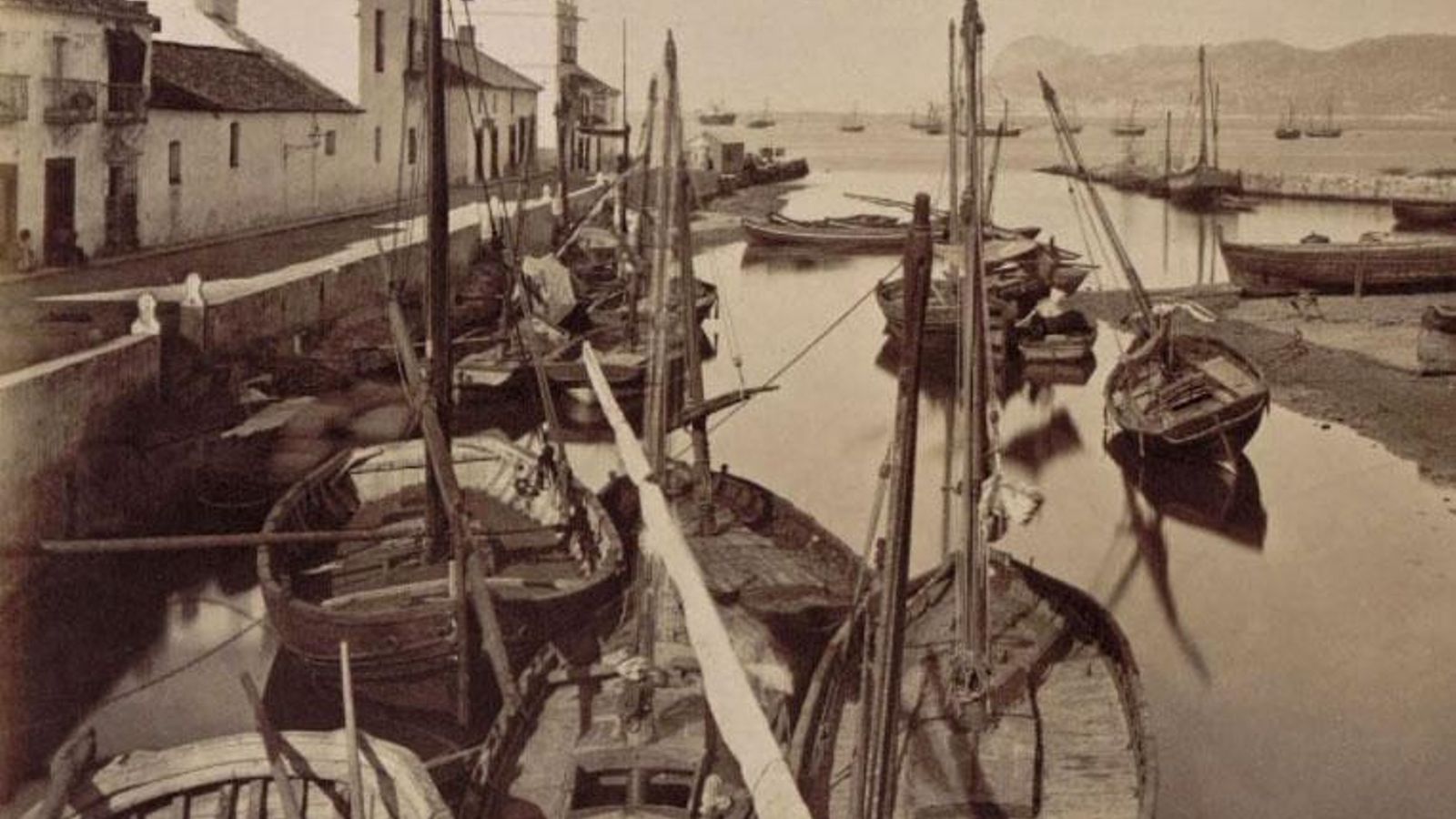 Faluchos que se empleaban en los siglos XVIII y XIX para comerciar con Gibraltar. Faluchos que se empleaban en los siglos XVIII y XIX para comerciar con Gibraltar.
