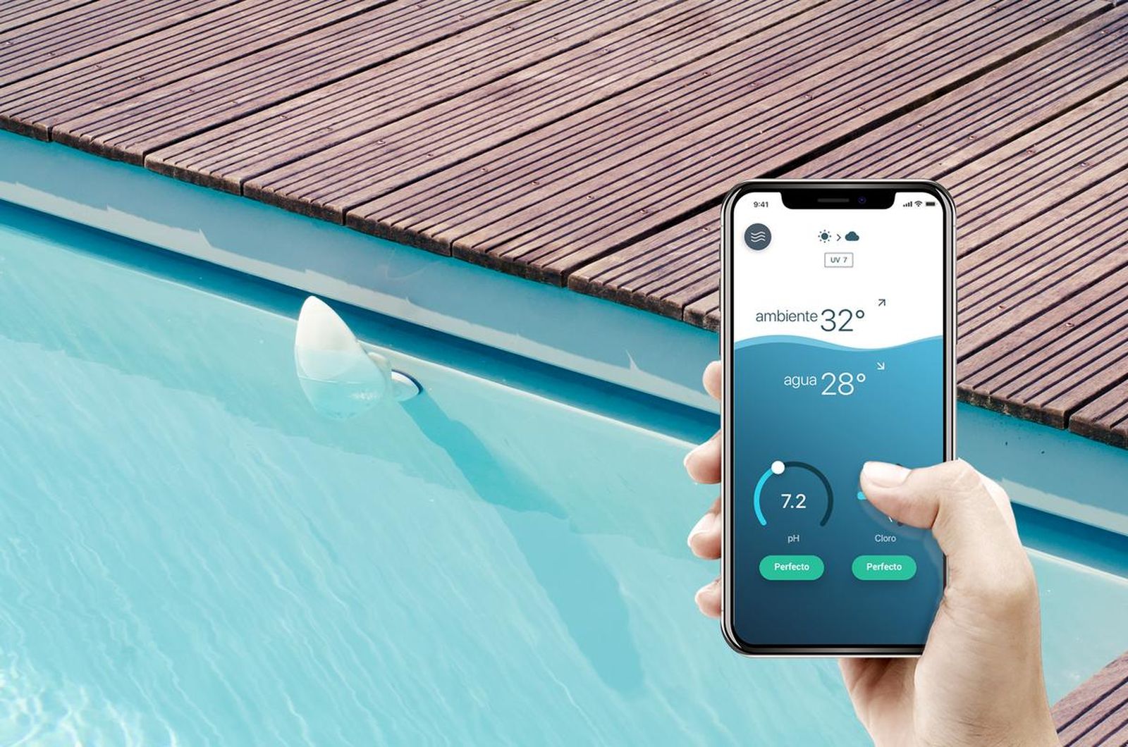Un usuario de Flipr consulta el estado del agua de su piscina con su móvil