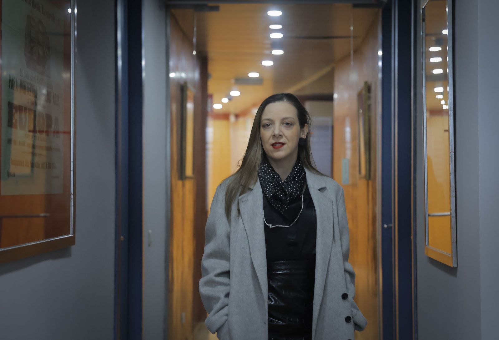 La poeta y traductora sevillana Victoria León, fotografiada antes de esta entrevista.