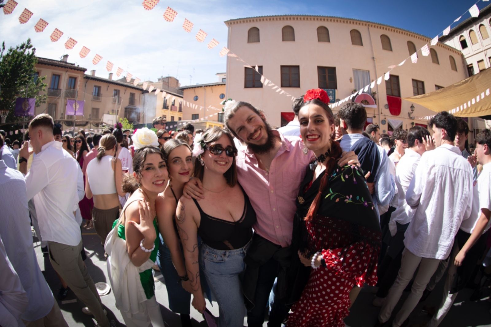 Los mejores momentos del primer día de Cruces en Granada en fotos
