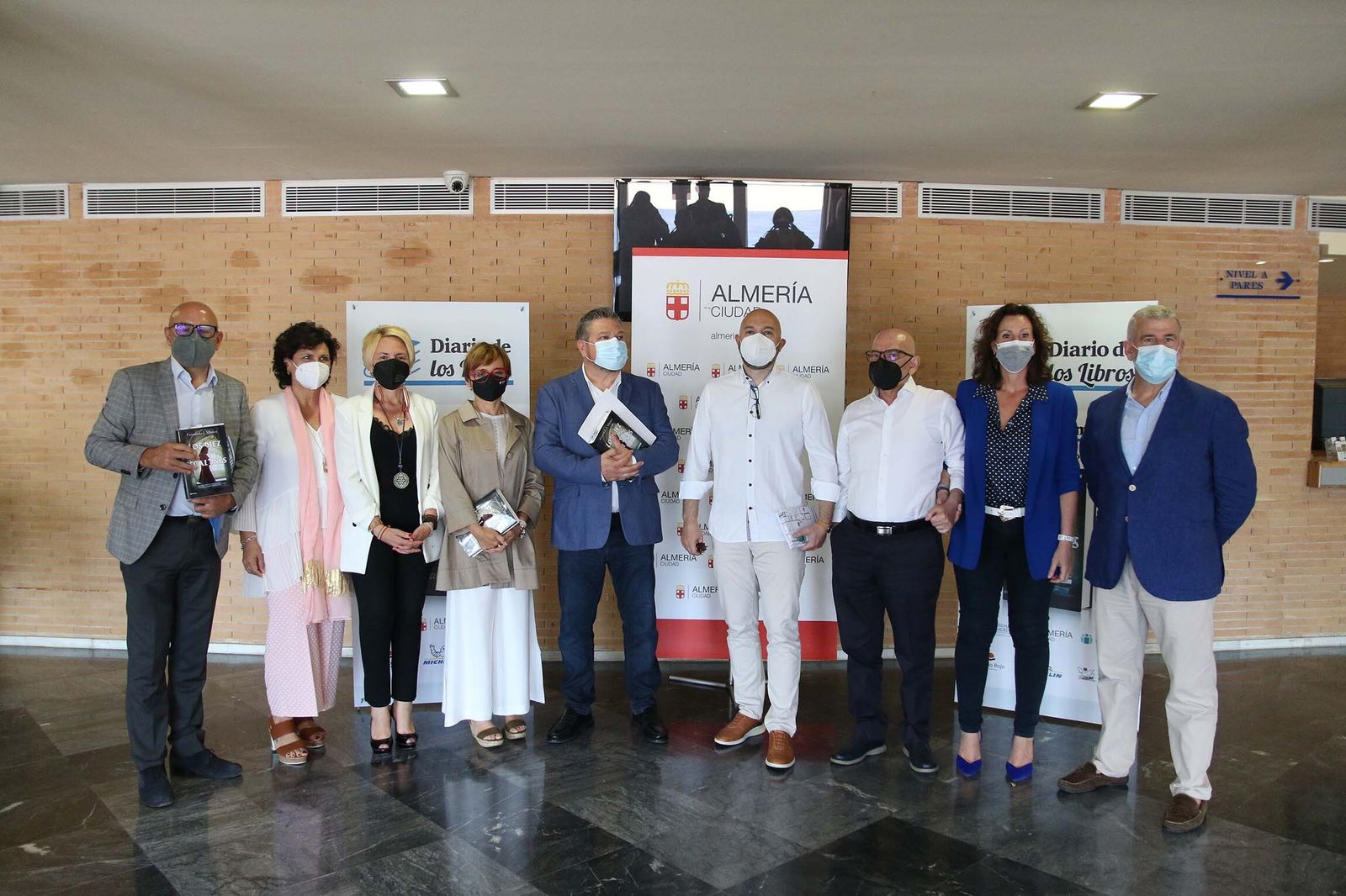 Fotogalería de Diario de los Libros, con Fernando J. Múñez y su obra 'Los diez escalones'