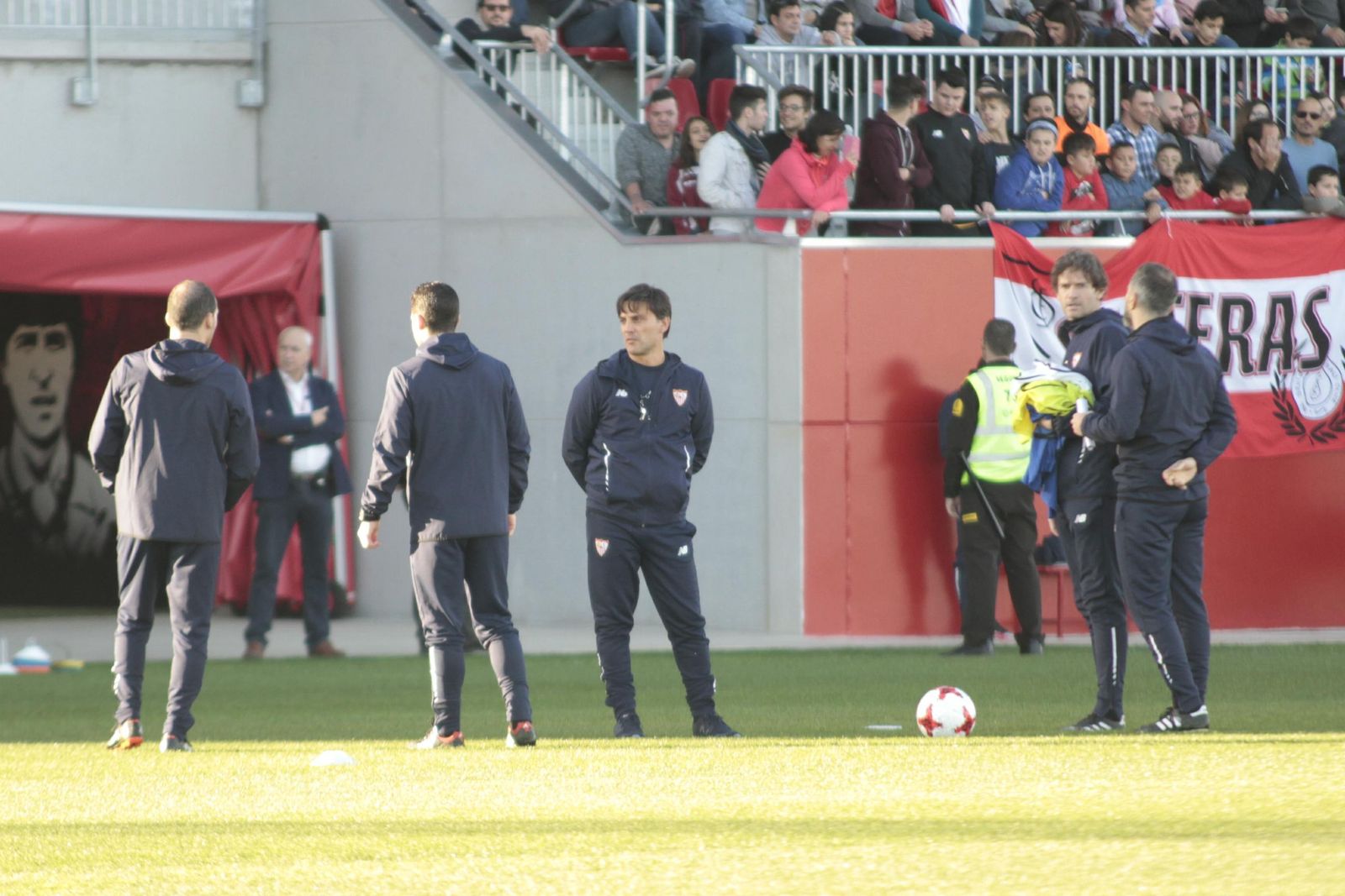 El entrenamiento del Sevilla a puerta abierta