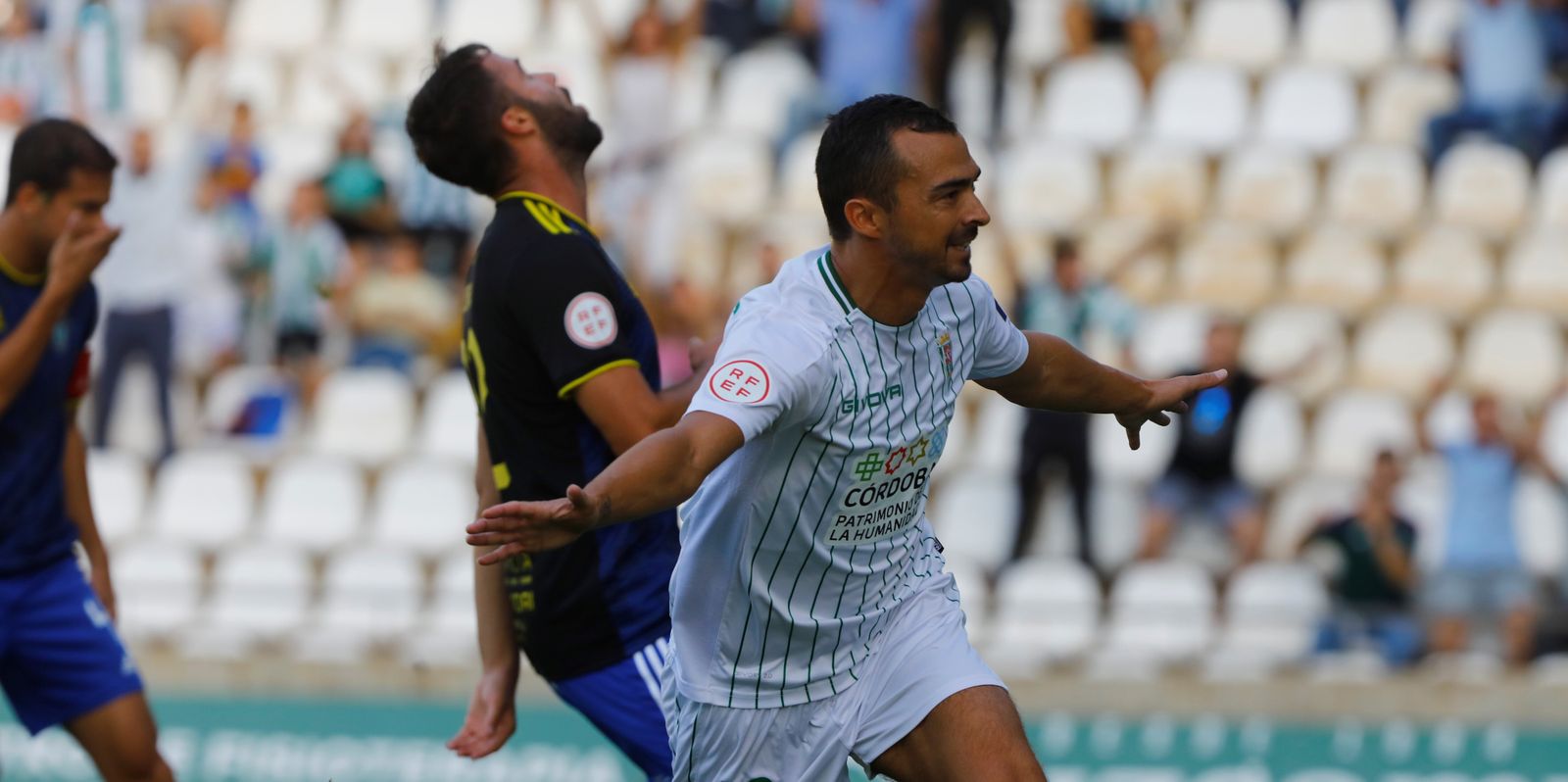Miguel de las Cuevas celebra su gol al Talavera en la primera vuelta.