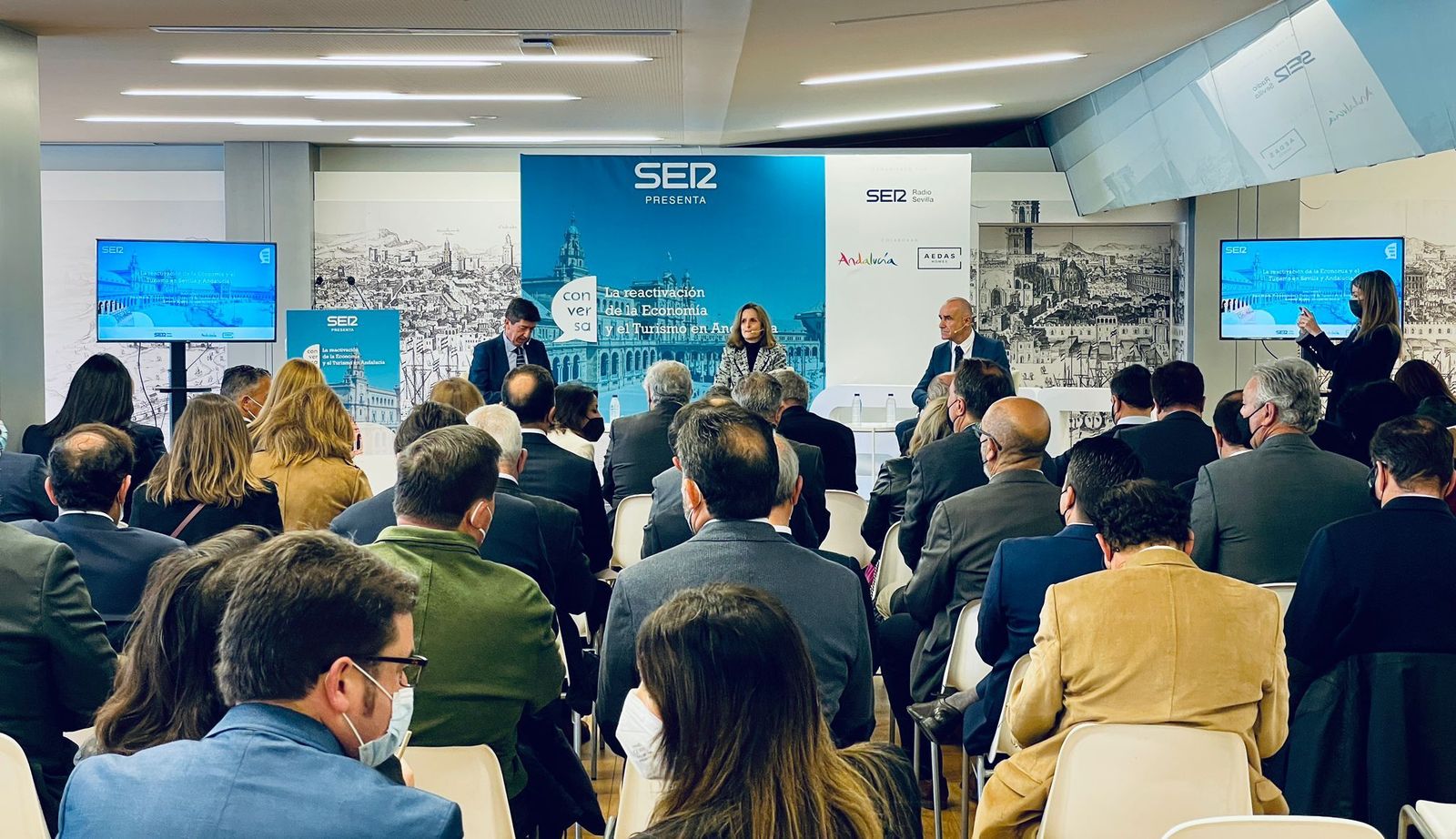 Marín y Muñoz durante un foro organizado ayer por la Cadena Ser.