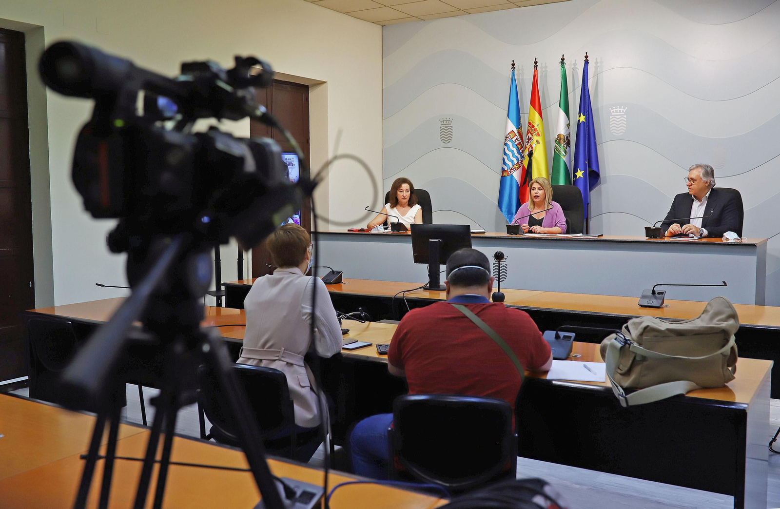 La alcaldesa y los delegados, durante la rueda de prensa ofrecida este jueves en el Ayuntamiento.