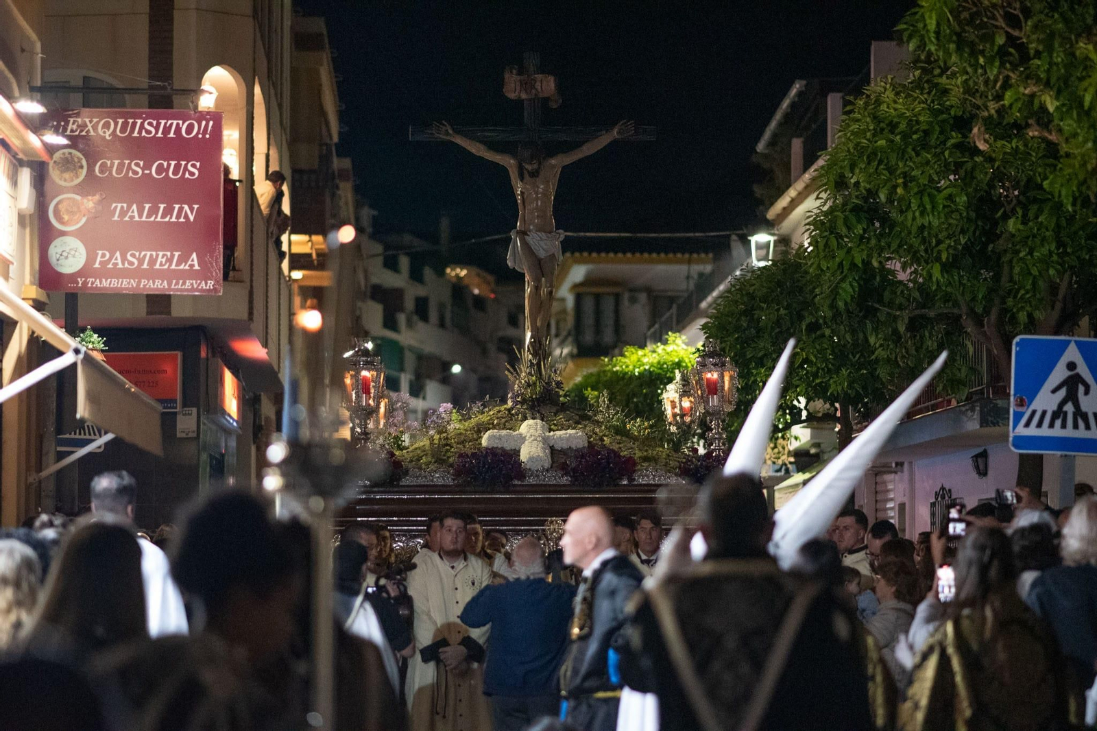 El Yacente y el Cristo de la Redención el Viernes Santo en Benalmádena, en fotos