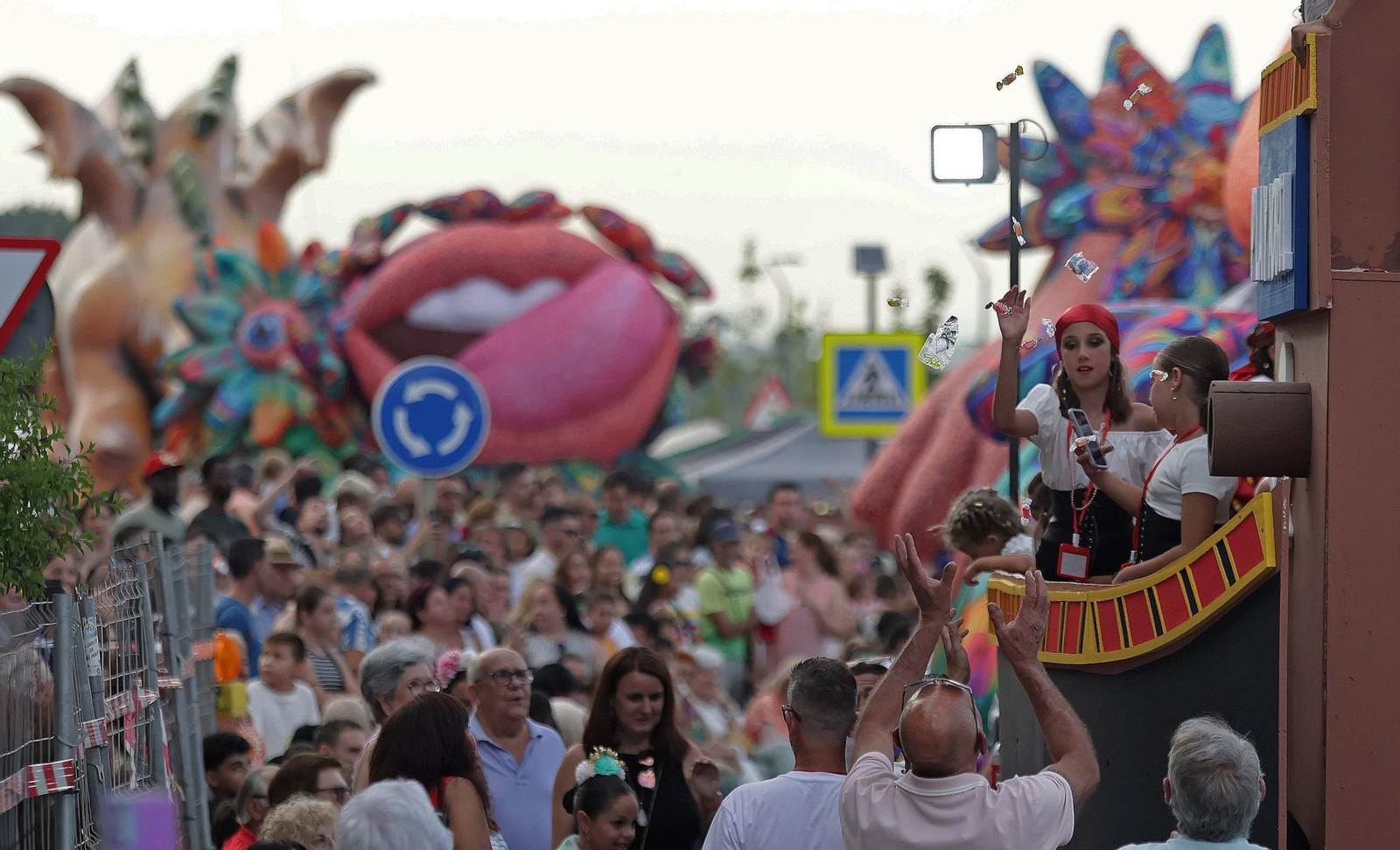 Búscate en las fotos de la cabalgata de la Feria Real de Algeciras 2025