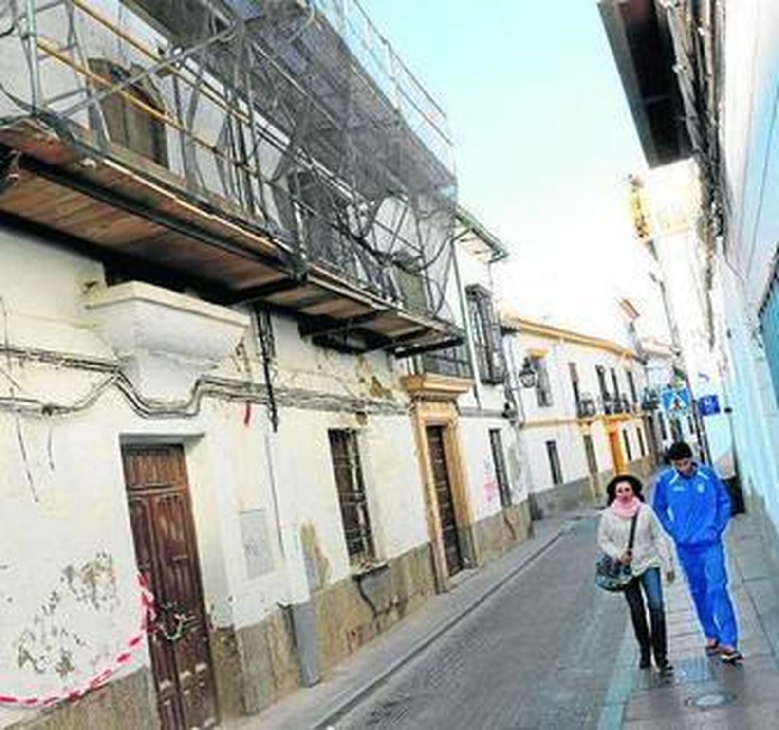 El andamio problemático, a la izquierda, de la calle Lineros.