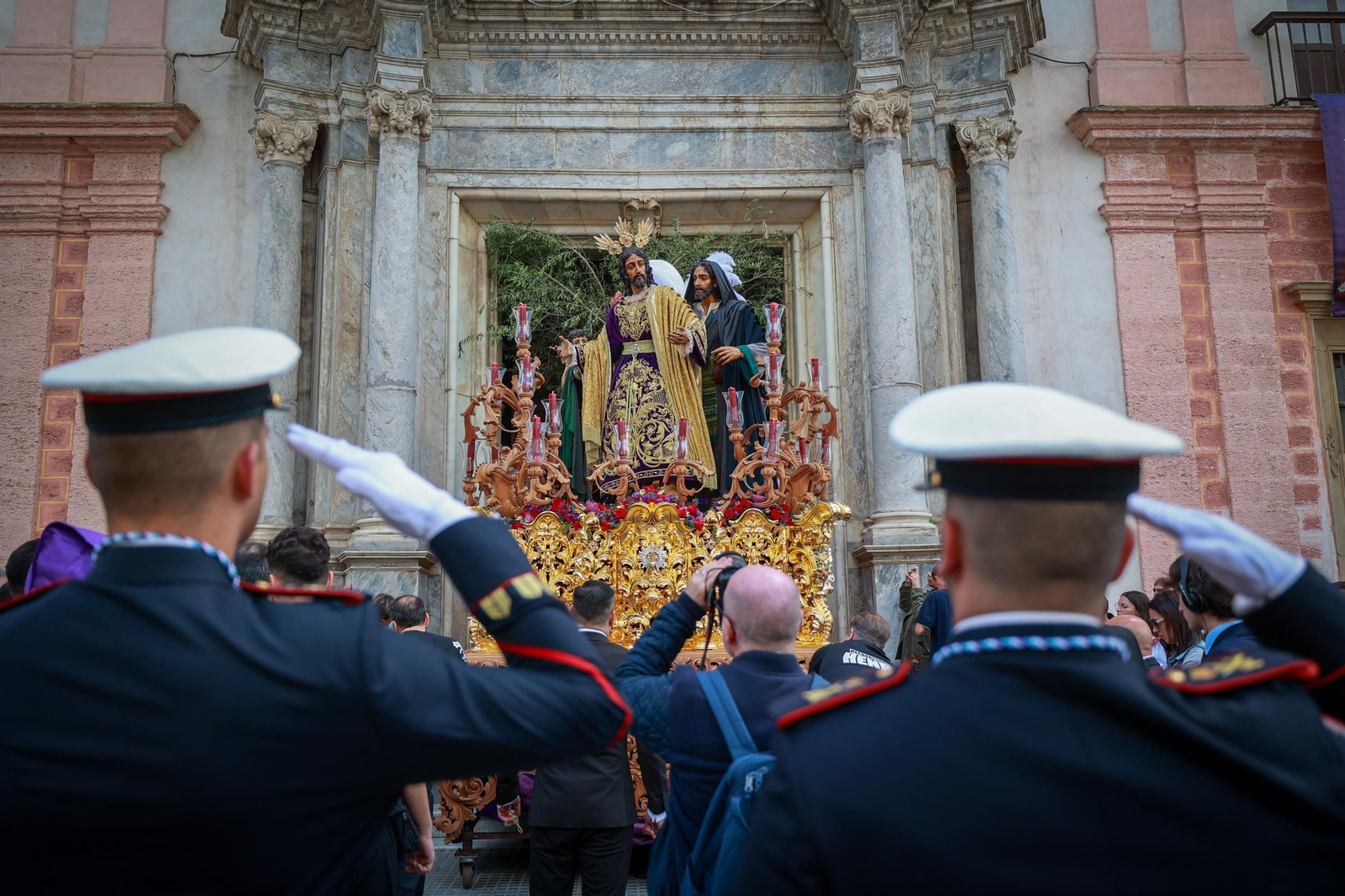 Imágenes de la salida del Prendimiento en la Semana Santa de Cádiz 2025