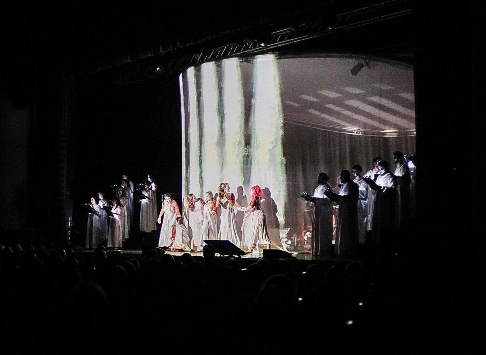 La Fura presenta en Granada la primera de sus noches de 'Carmina Burana'