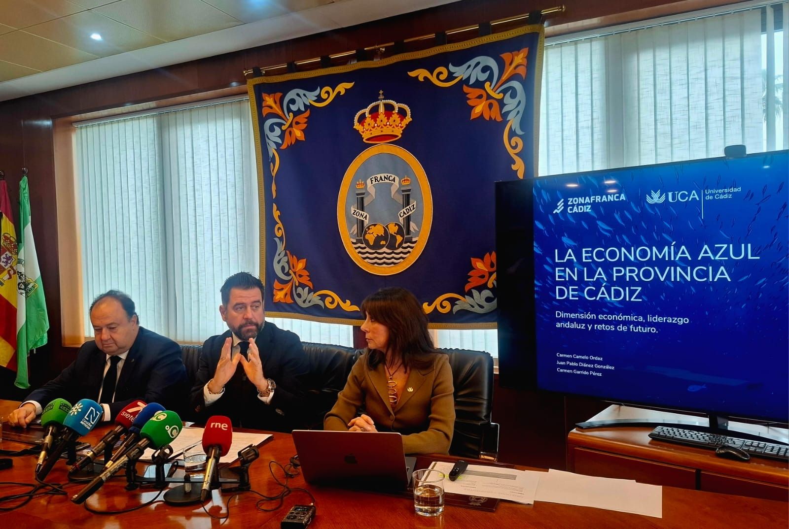 Casimiro Mantell, Fran González y Carmen Camelo, en la presentación del estudio.