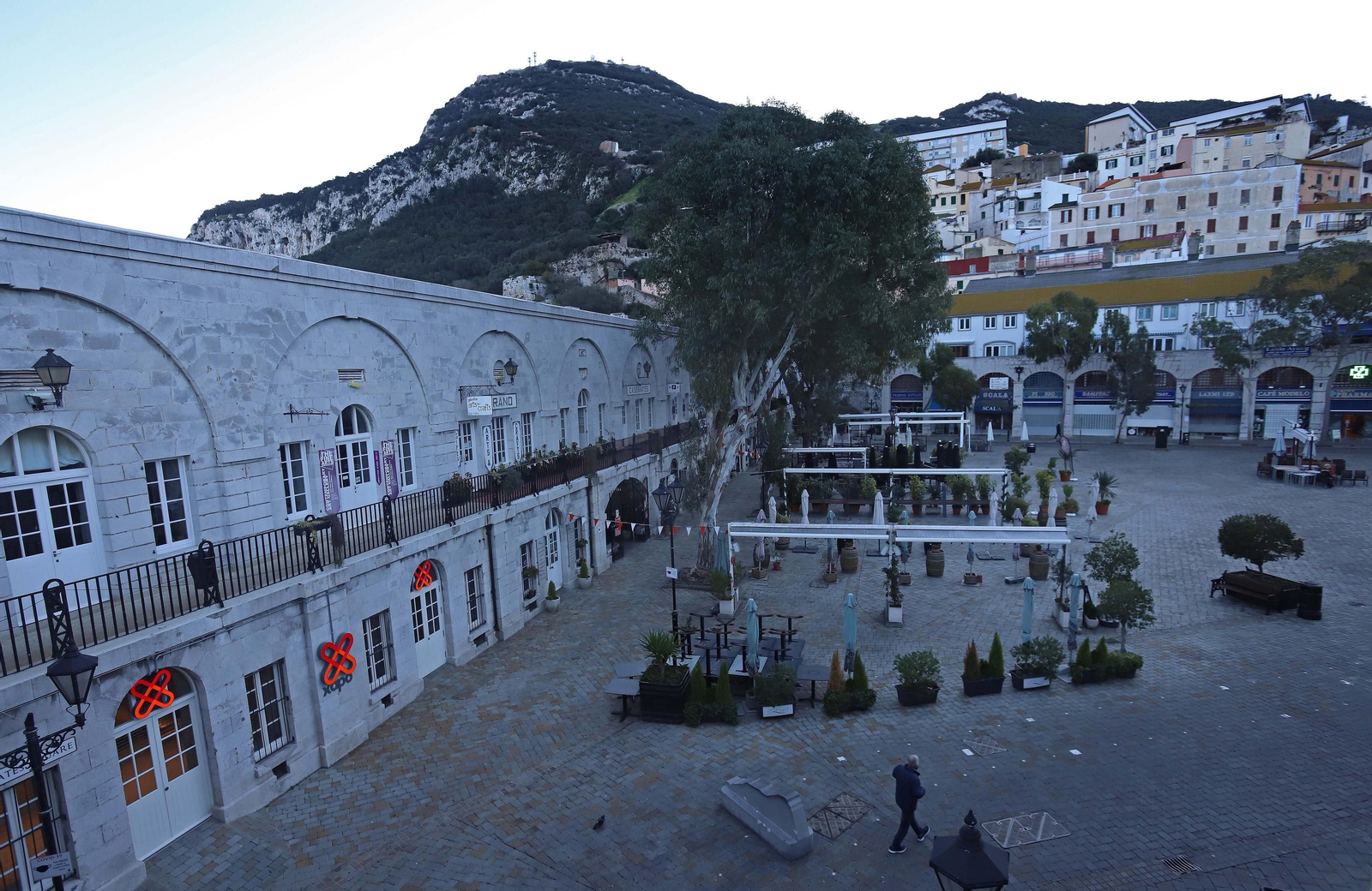 La plaza de Casemates.