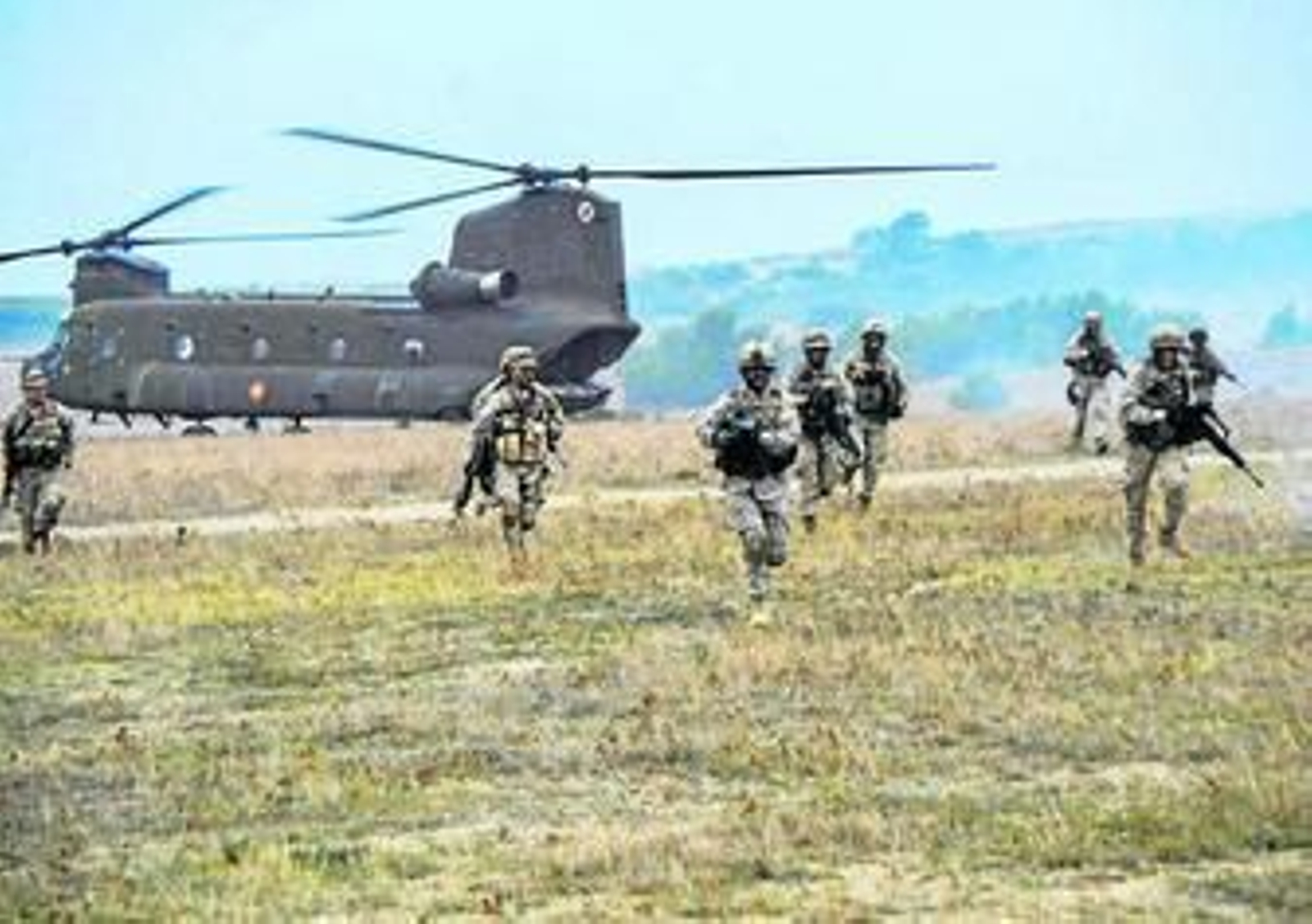 Un momento de la Operación Casas Bajas en el que los legionaros contaron con el apoyo de helicópteros.