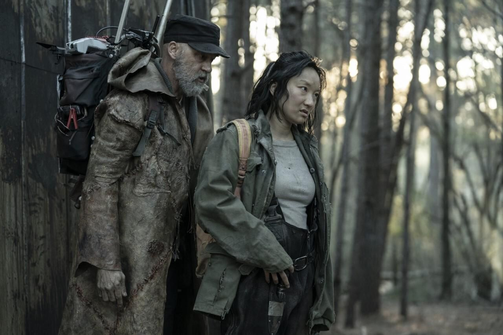Una pareja de supervivientes en 'Tales of the Walking Dead'