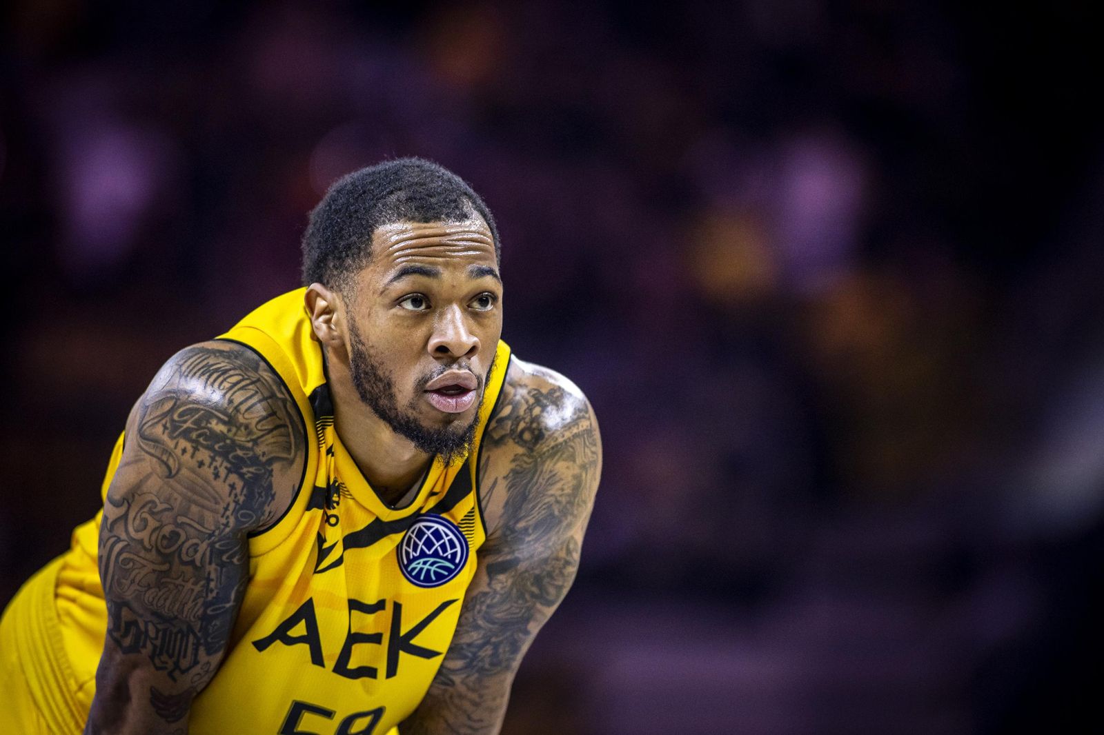 El AEK remonta y le quita al Tenerife el tercer puesto (77-73)