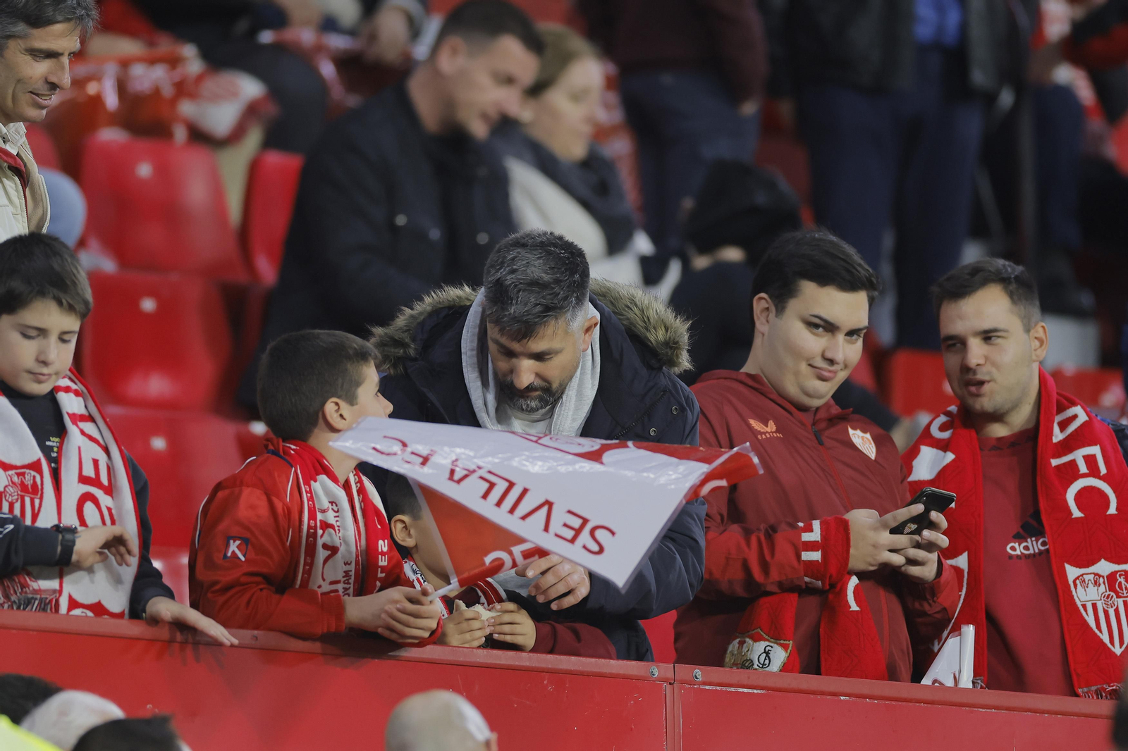 Búscate en las fotos del Sevilla Fc- PSV