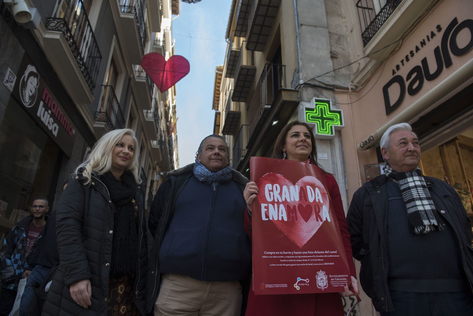 Granada se llena de corazones