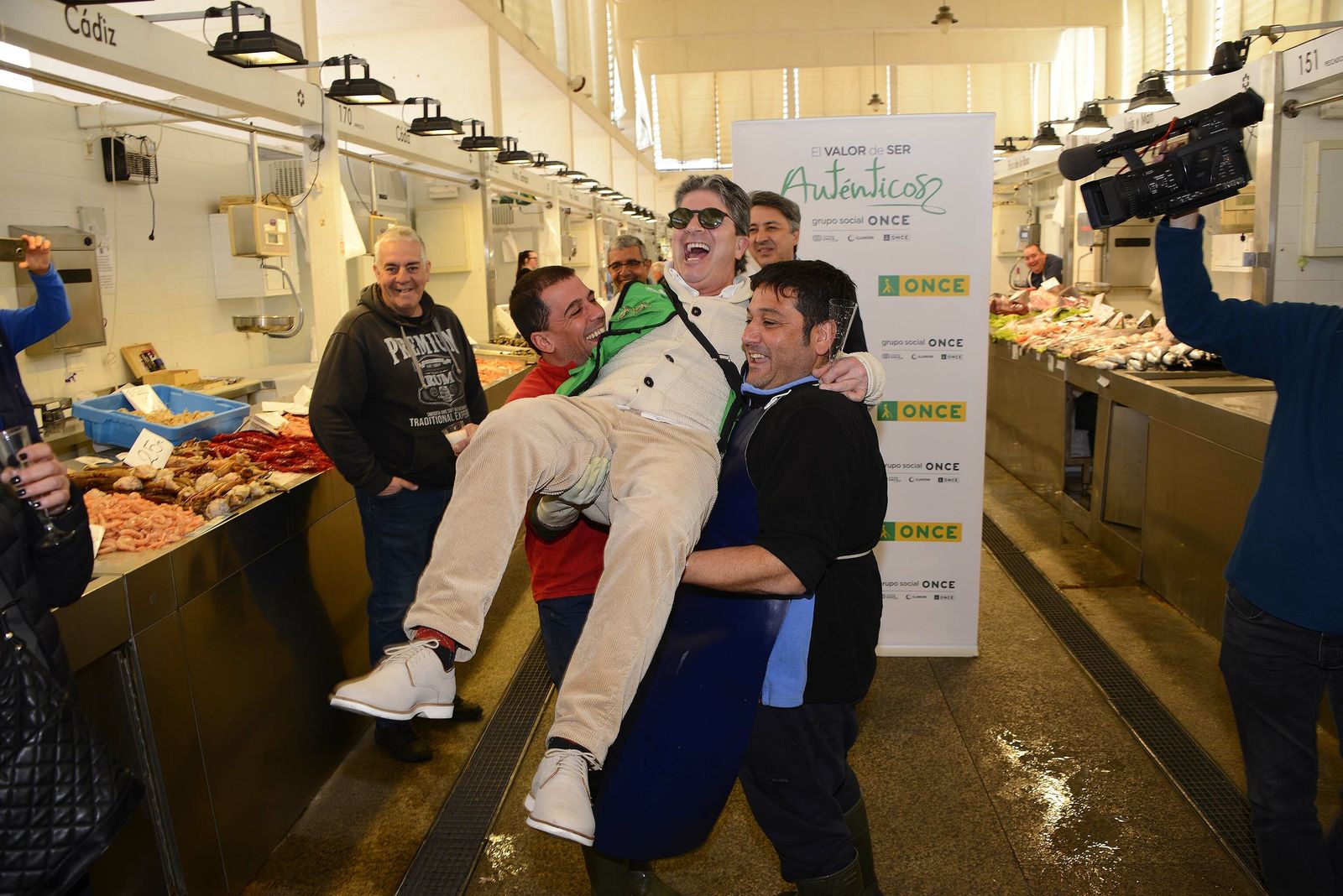 El paseo triunfal de Lolo el cuponero