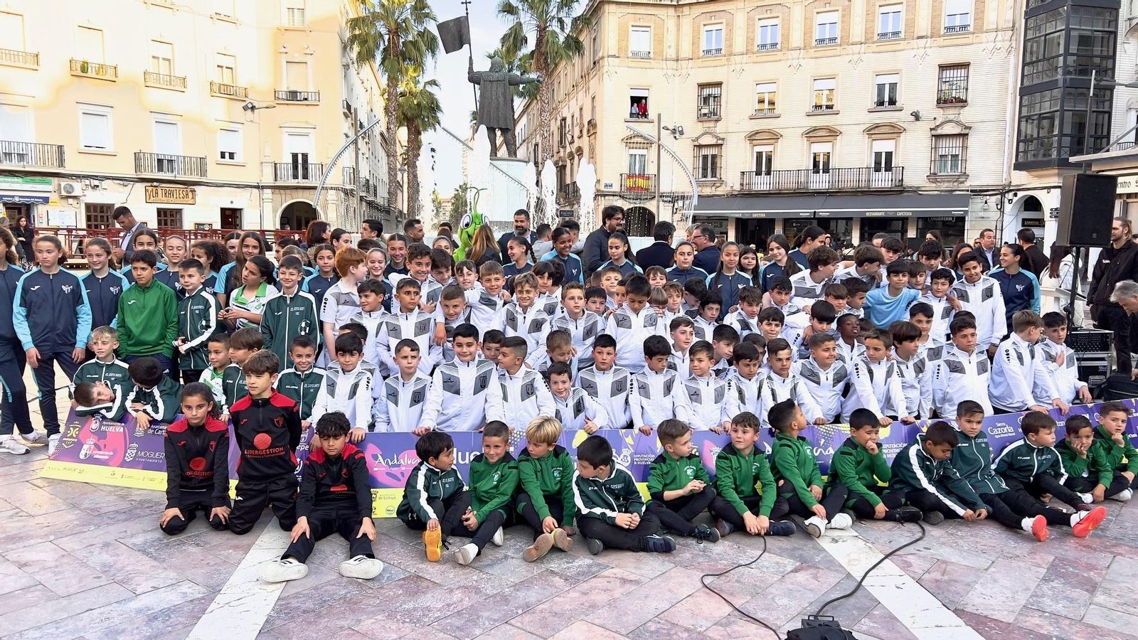 Anuncio de la Gañafote Cup 2024 en la plaza de Las Monjas.