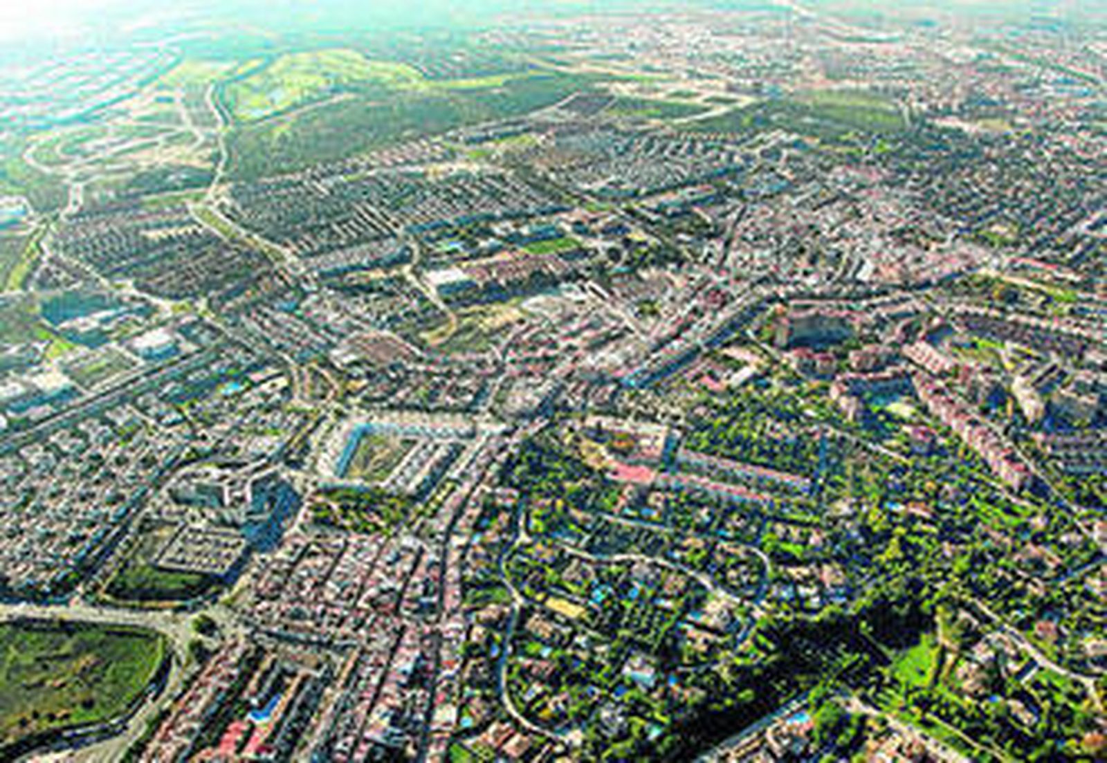 Una vista aérea del casco urbano de Tomares.
