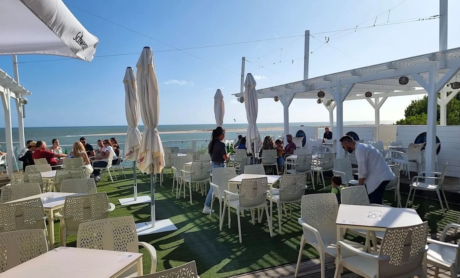 Cócteles, tapas y vistas infinitas al Atlántico en un rincón único de Huelva