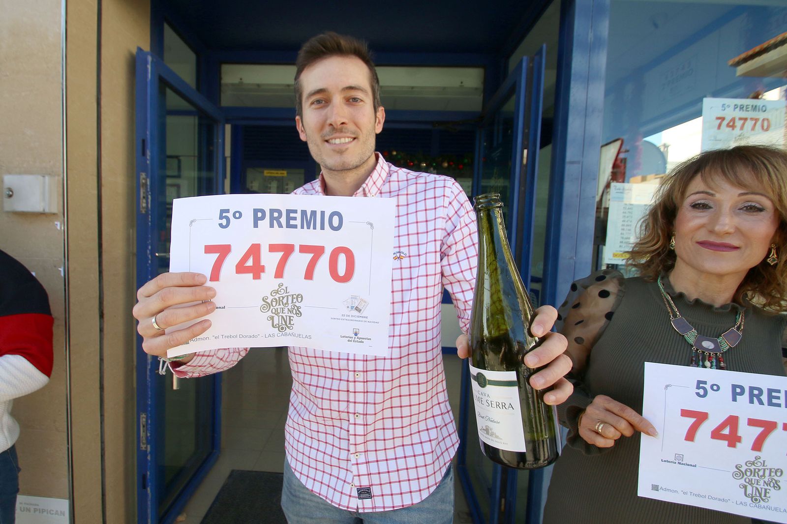 Las imágenes de los premios de la Lotería de Navidad en Roquetas, Vícar y Almería