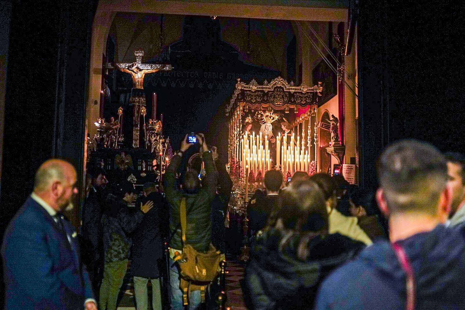 Fotos: San Agustín cierra la jornada de suspensiones en el Lunes Santo de Granada