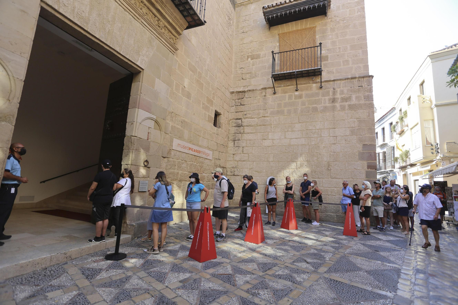 Colas en Málaga para celebrar el Día Mundial del Turismo