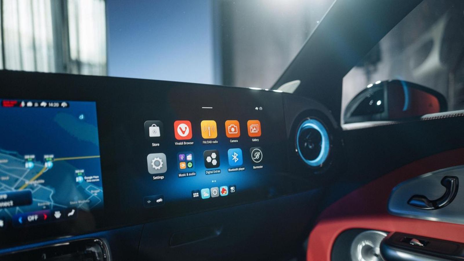 La pantalla del acompañante se dedica específicamente a su entetenimiento, sin ofrecer función alguna relativa al trayecto o funcionamiento del coche. La pantalla del acompañante se dedica específicamente a su entetenimiento, sin ofrecer función alguna relativa al trayecto o funcionamiento del coche.