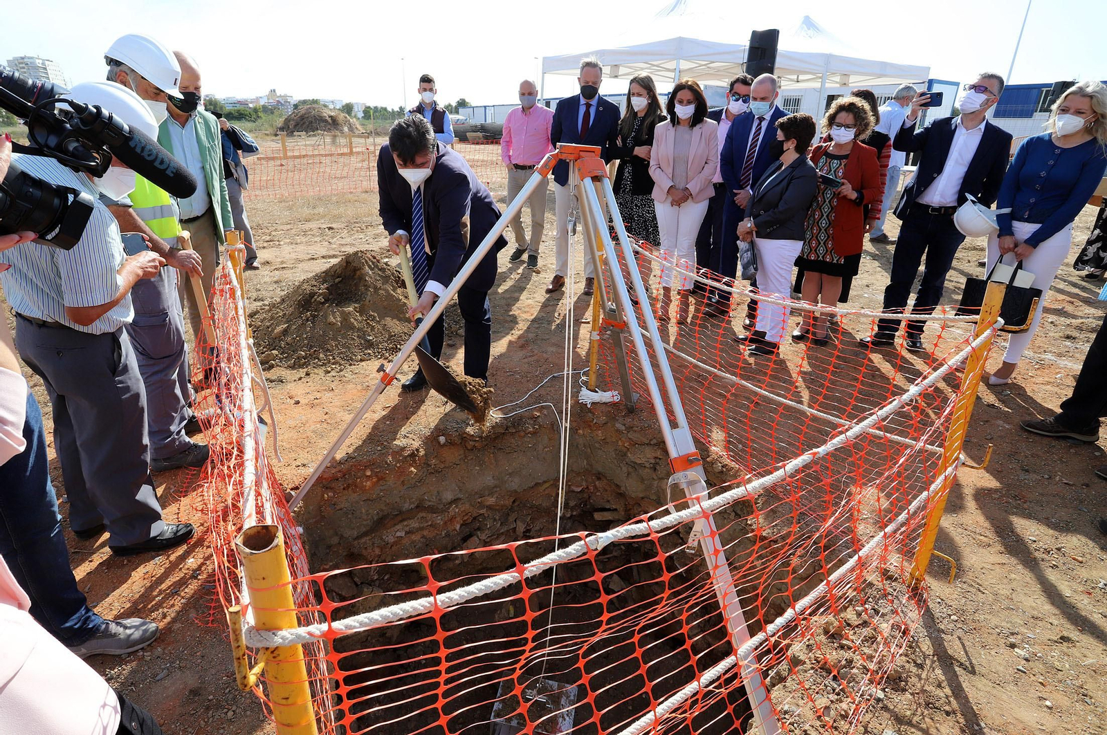 Imágenes de la  colocación de la primera piedra del nuevo colegio público ubicado en el 'Ensanche Sur'
