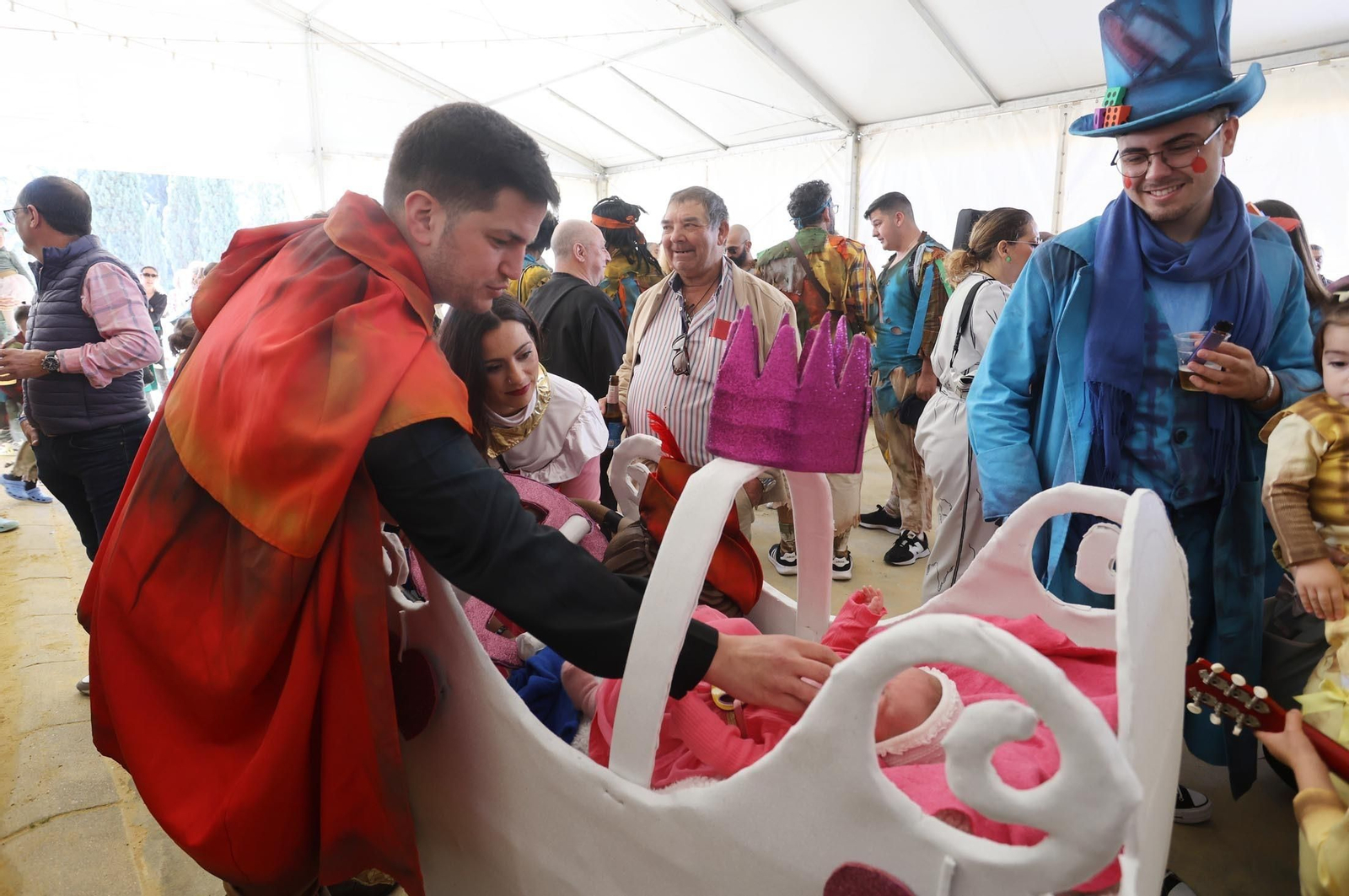 Imágenes del gran ambiente en el carrusel de agrupaciones del Carnaval Colombino 2024