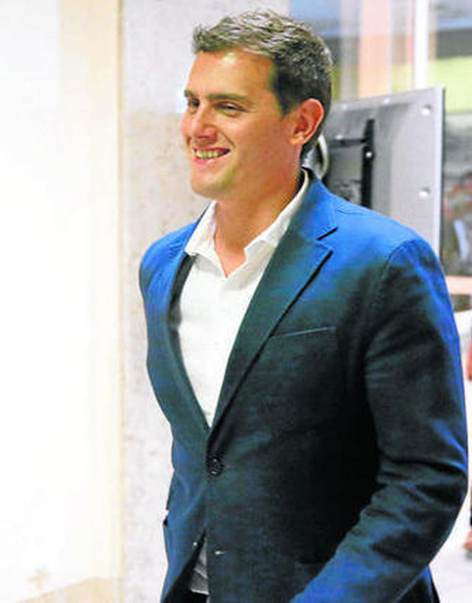 Albert Rivera sonríe a su llegada ayer al Congreso de los Diputados.