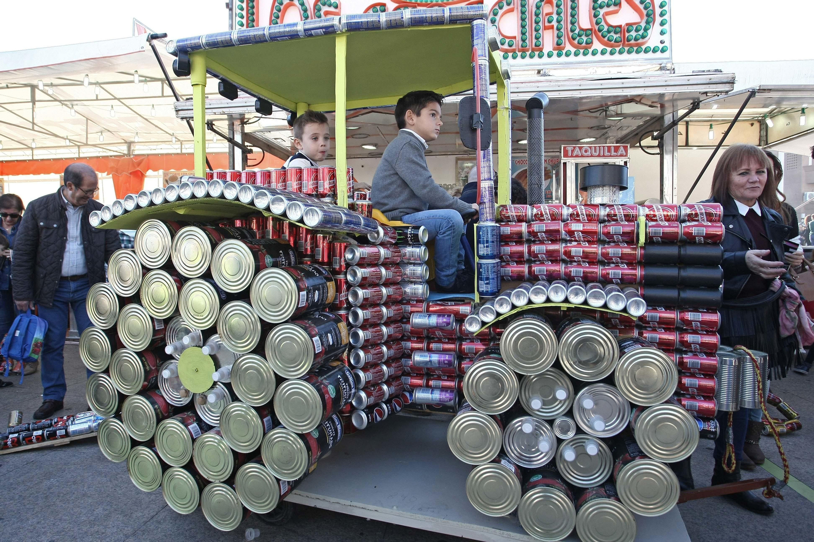Arrastre de latas en Algeciras