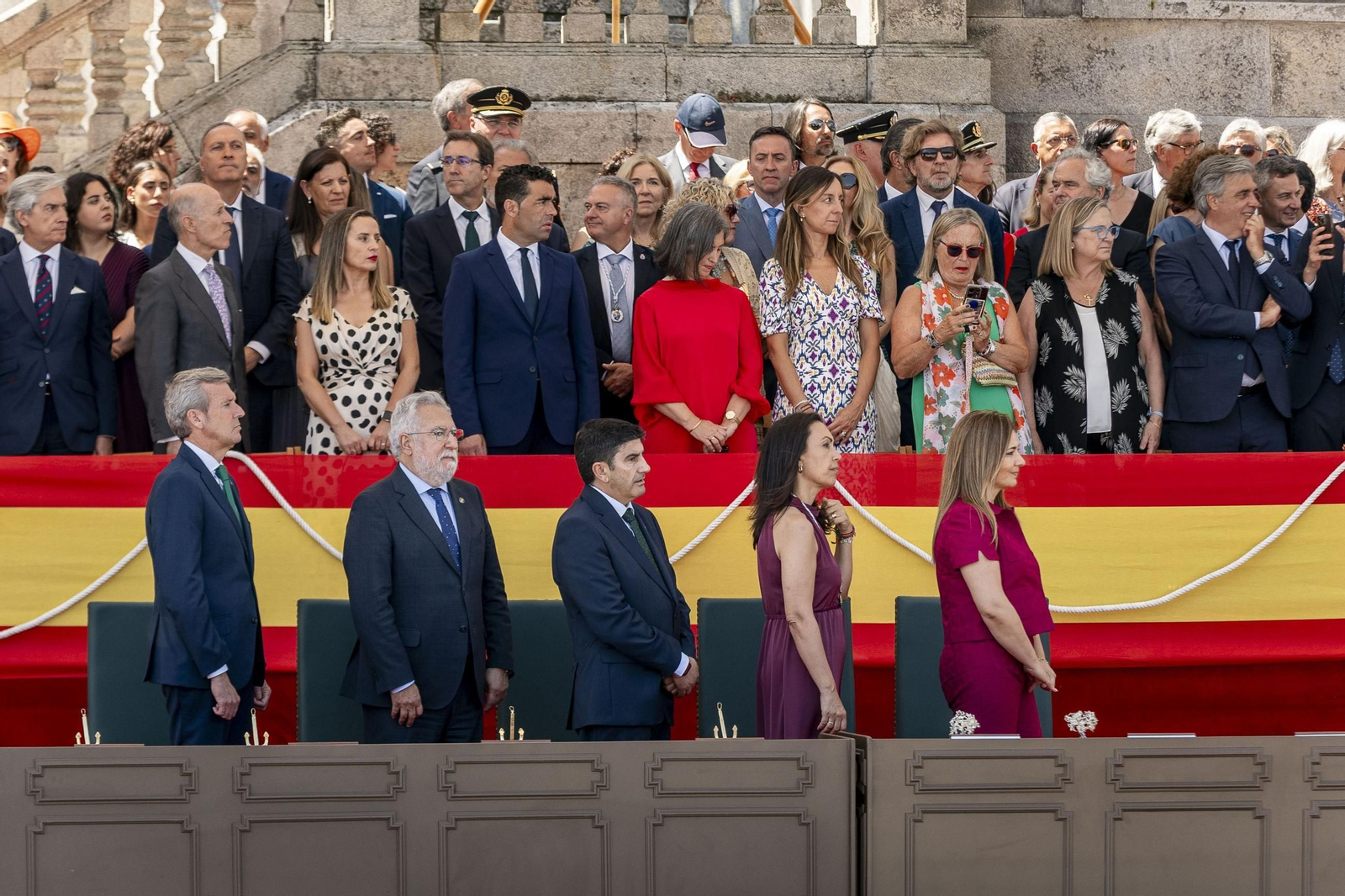 La princesa Leonor termina su formación en la Armada recibiendo de manos de su padre la Cruz al Mérito Naval